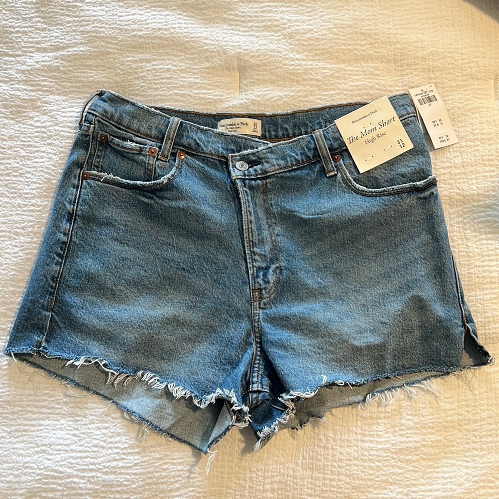 Abercrombie & Fitch jean shorts / THE MOM SHORT / high rise / size 31 / size 12
